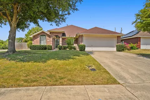 711 Daisy Ct, Cedar Hill, TX 75104