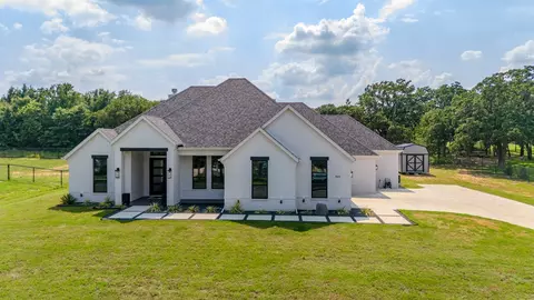 3021 Fossil Oaks Dr, Azle, TX 76020