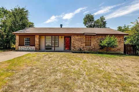 505 W 10th St, Joshua, TX 76058