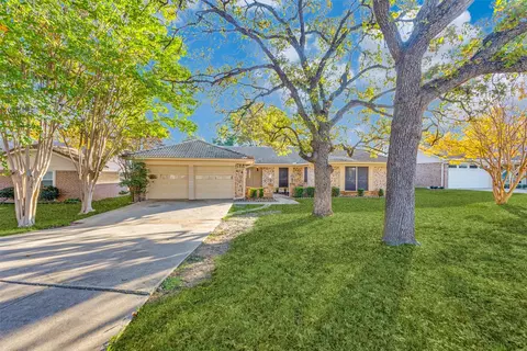 4221 E Pleasant Forest St, Arlington, TX 76015