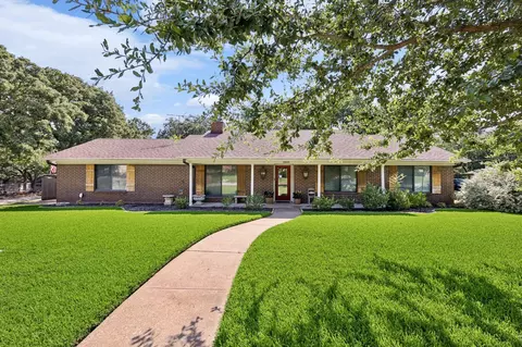 1808 Trailwood Dr, Euless, TX 76039