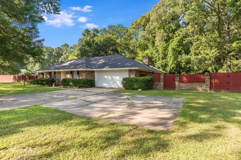 638 Parks Rd, Benton, LA 71006