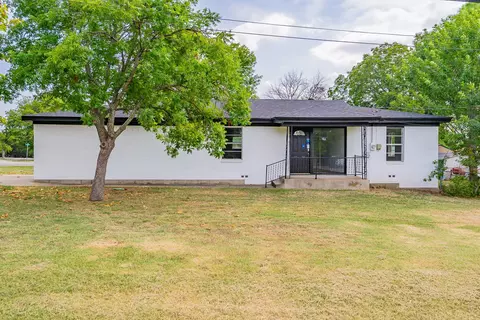 501 W Mccart St, Krum, TX 76249