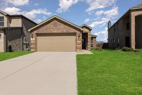 8709 Tenderfoot Ln, Aubrey, TX 76227