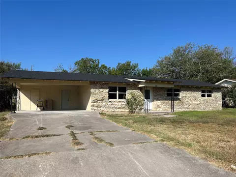 910 N Pecan Street St, Hico, TX 76457