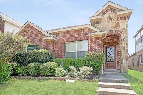 9120 Spurs Trl, Cross Roads, TX 76227