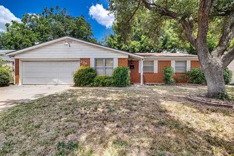 228 Jayellen Ave, Burleson, TX 76028