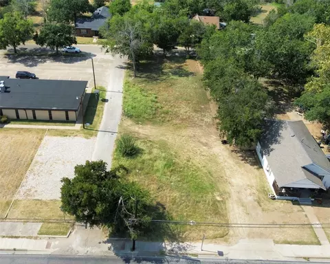 1001 E Henderson St, Cleburne, TX 76031
