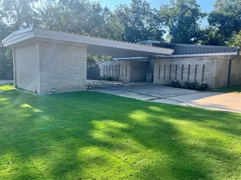 308 Wrights Ave, Comanche, TX 76442