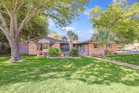 200 Plainview Dr, Hurst, TX 76054 photo 2