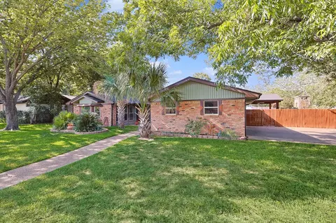 200 Plainview Dr, Hurst, TX 76054