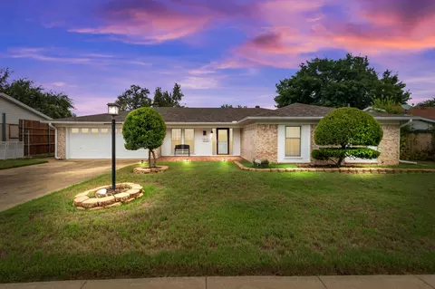 1604 Lagoona Ln, Edgecliff Village, TX 76134