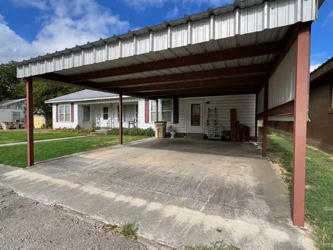 107 9th St, Comanche, TX 76442 photo 4