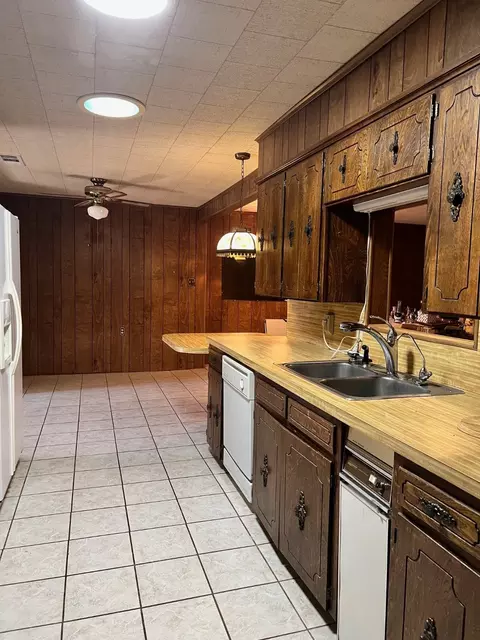107 9th St, Comanche, TX 76442 photo 8