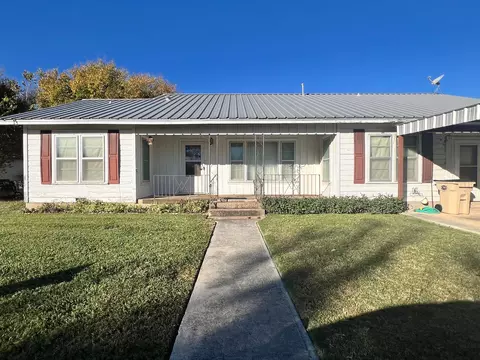 107 9th St, Comanche, TX 76442 photo 2
