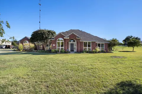 1390 Apple Ln, Midlothian, TX 76065