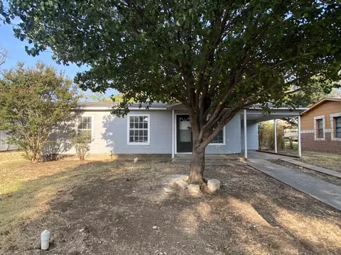 805 Vaquero St, White Settlement, TX 76108
