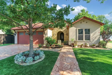 812 W Sunset St, Grapevine, TX 76051
