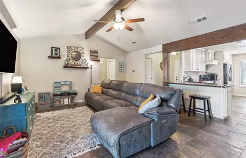 1704 Live Oak Dr, Cleburne, TX 76033