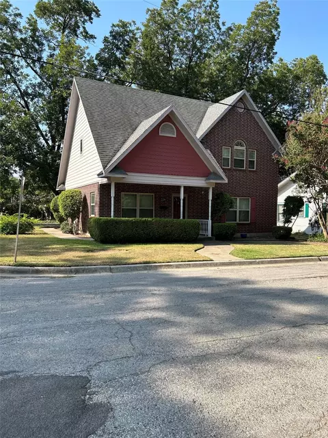 226 Gordon St, Gainesville, TX 76240