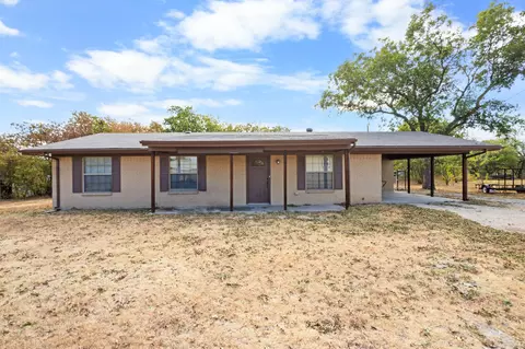 1004 N Cates St, Decatur, TX 76234