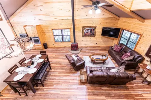 333 Dogwood Trl, Holly Lake Ranch, TX 75765