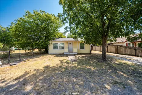 412 N Berry St, Throckmorton, TX 76483