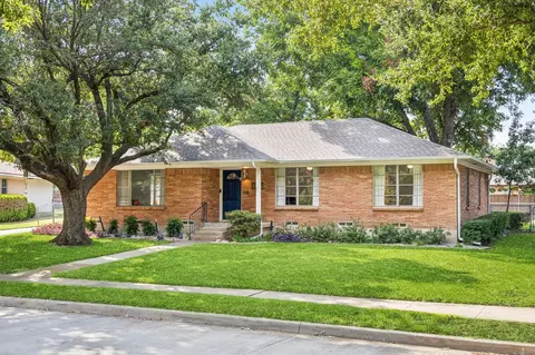 6861 Winchester St, Dallas, TX 75231