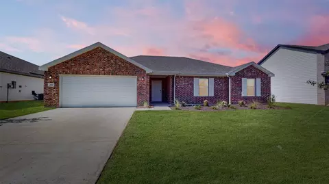 122 Cooper Dr, Cleburne, TX 76031