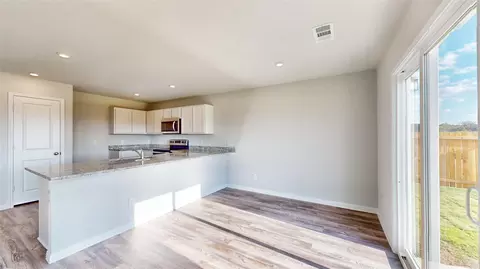 128 Cooper Dr, Cleburne, TX 76031 photo 9