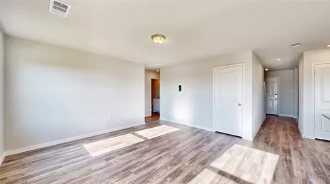 128 Cooper Dr, Cleburne, TX 76031 photo 5