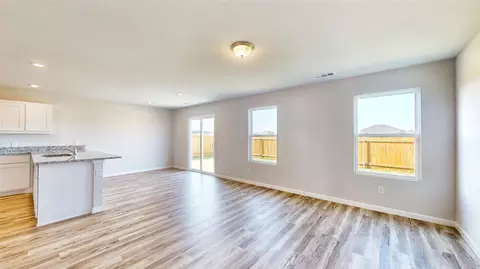 116 Cooper Dr, Cleburne, TX 76031 photo 4