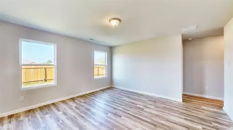 116 Cooper Dr, Cleburne, TX 76031 photo 6