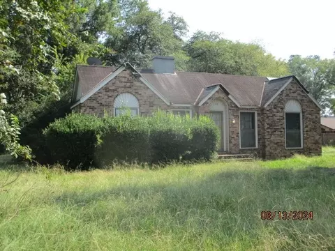 Exterior - 1009 E Carrol St, Coushatta, LA 71019 photo 2 of 3