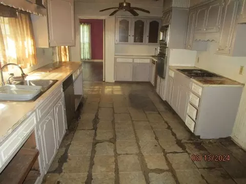 Kitchen - 1009 E Carrol St, Coushatta, LA 71019 photo 1 of 1