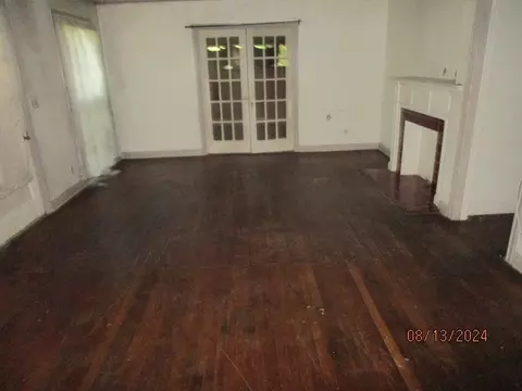 Living - 1009 E Carrol St, Coushatta, LA 71019 photo 1 of 1