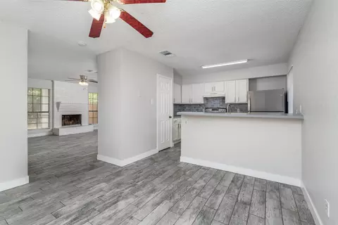 6812 S Creek Dr, Fort Worth, TX 76133