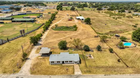 704 Lee St, Weatherford, TX 76088