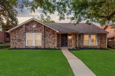 2111 Kenneth Hopper Dr, Mesquite, TX 75149