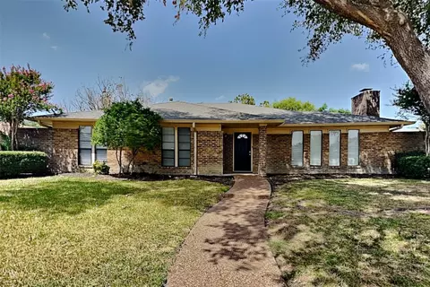 3945 Los Robles Dr, Plano, TX 75074