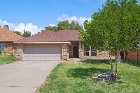 2532 Bauer Dr, Denton, TX 76207