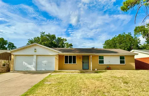 5909 Emerson Dr, Watauga, TX 76148