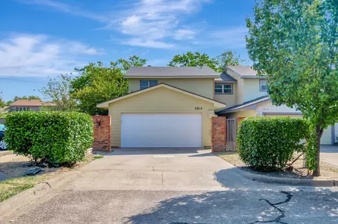 2814 Spring Valley Dr, Bedford, TX 76021