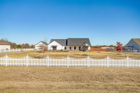 6061 County Road 401, Grandview, TX 76050