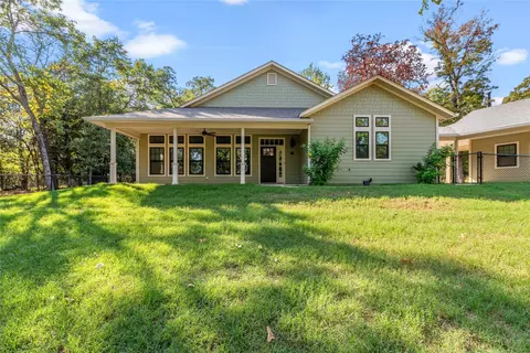 120 Park Crest Dr, Mabank, TX 75156