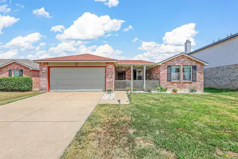 1420 Paint Brush Ct, Burleson, TX 76028