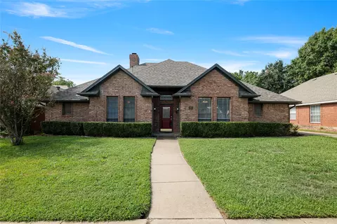 563 Clayton St, Grand Prairie, TX 75052