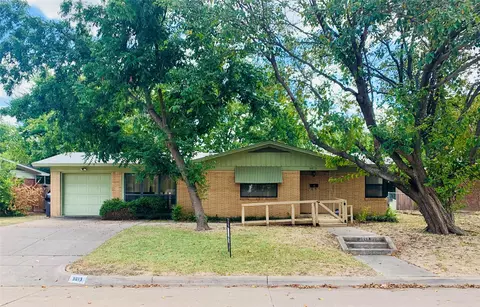 3813 W Spurgeon St, Fort Worth, TX 76133