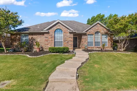 806 Boxwood Dr, Lewisville, TX 75067