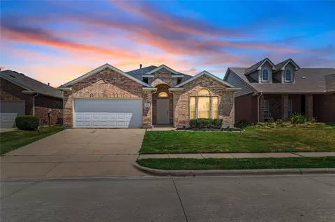 6325 Kristen Dr, Fort Worth, TX 76131